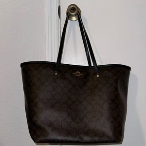 Coach Signature Canvas Tote